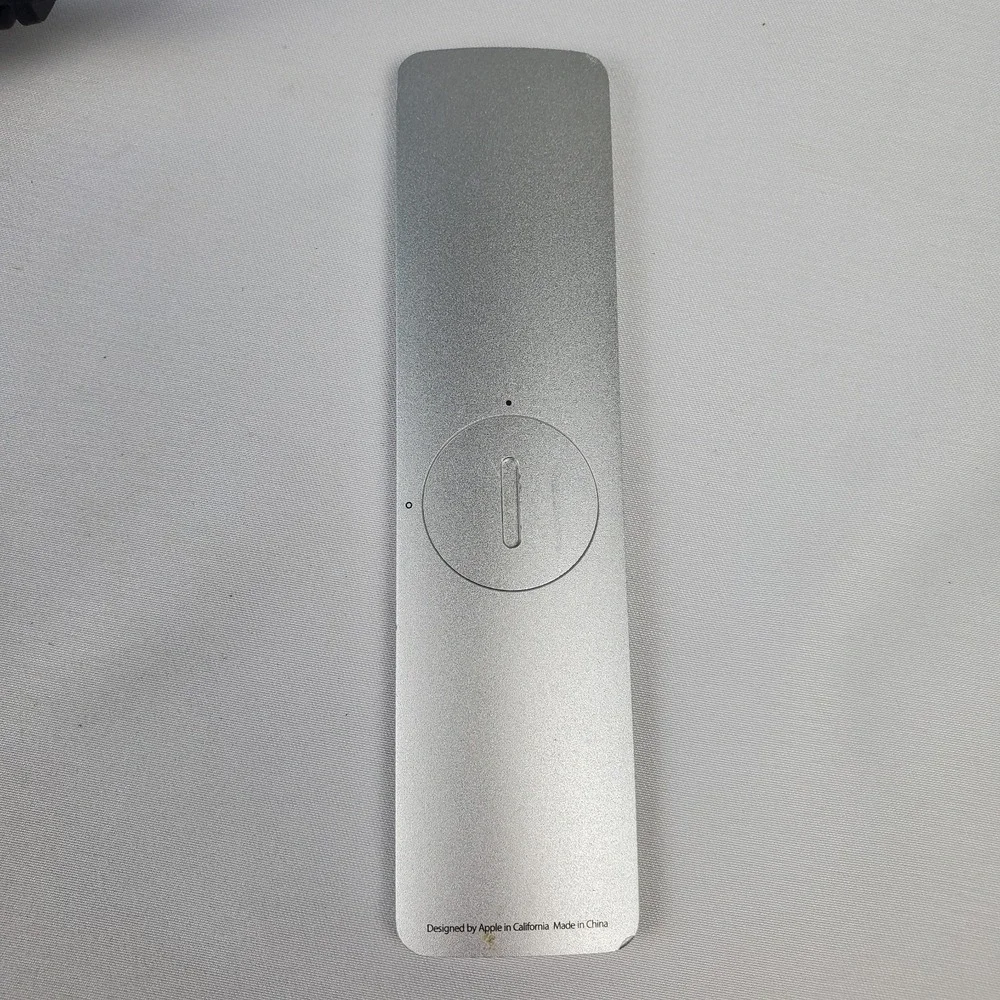 Apple TV 3rd Gen Rev A A1469 1080p HD Media Streamer W/ Remote and Cable WORKING